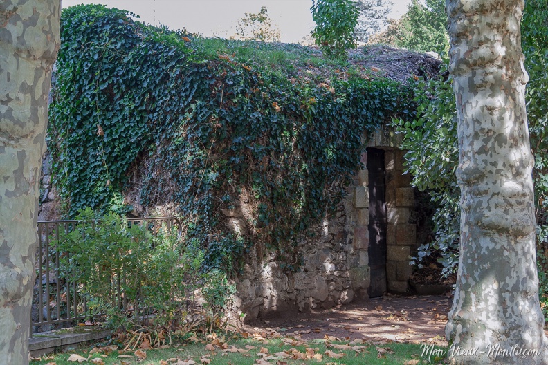 Jardin Wilson : haut et entrée d'une des tours 0007_jardin-wilson_tour_sommet.jpg