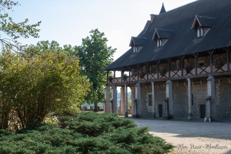 0012_vieux-chateau_logis_horloge.jpg