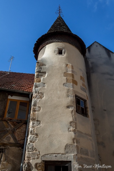 30-30 bis rue des Serruriers : hôtel Méténier de BussièreTour d'escaliers vue de la cour intérieure du 30 bis 0054_serruriers_rue-30_vue-cour.jpg