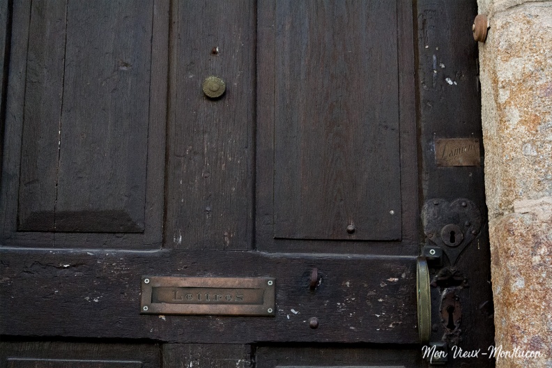 0058_fontaine_rue-5_porte.jpg