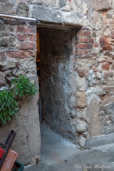 Porte Saint-Pierre (rue Damour Saviot) : accès à l'intérieur de la partie inférieure de la tour 0059_porte-st-pierre_tour-entree.jpg