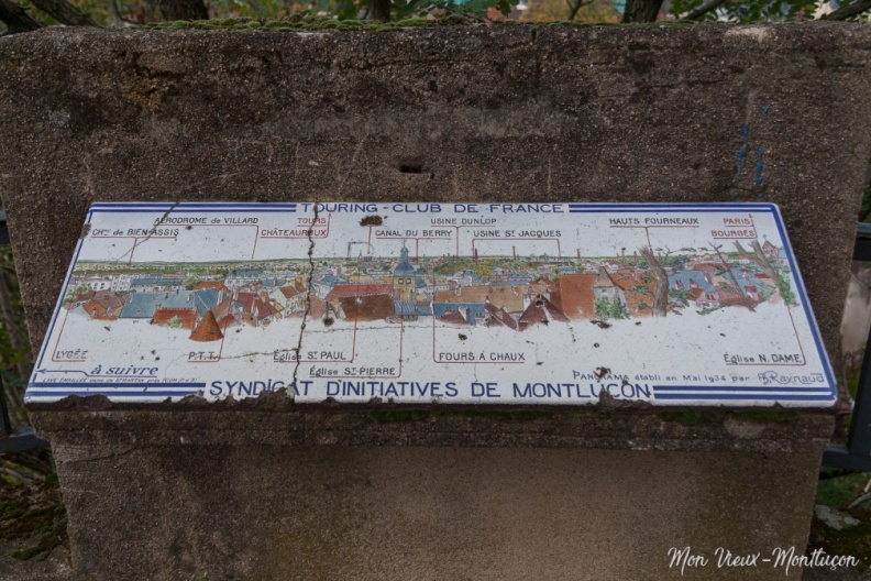 Esplanade du château des ducs de Bourbon : panorama de 1934. Plaque émaillée des usines de Saint-Martin (63) 0068_vieux-chateau_panorama-1934.jpg