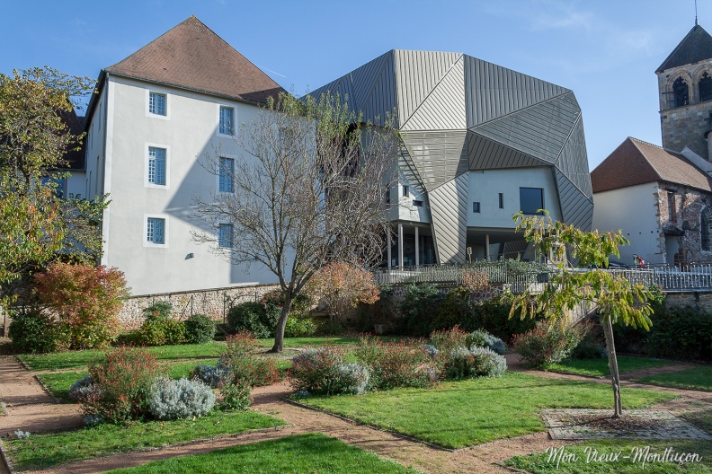 MuPop vu du clos André Messager. À gauche l'hôtel Charnisay(Musée des Musiques Populaires) 0078_mupop_charnisay_clos-messager.jpg