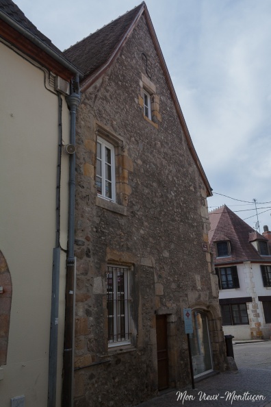 1 rue Porte Bretonnie : maison-échoppe vue de la rue Grande 0087_porte-bretonnie_place-1_vue-rue-grande.jpg