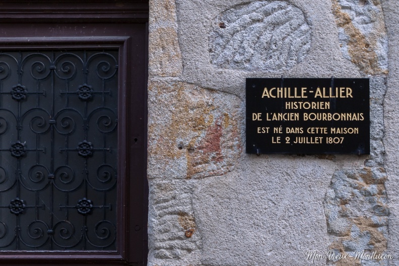 18 rue Notre-Dame : maison où est né en 1807 Achille Allier, historien, archéologue, illustrateur, écrivain 0102_notre-dame_rue-18_plaque.jpg