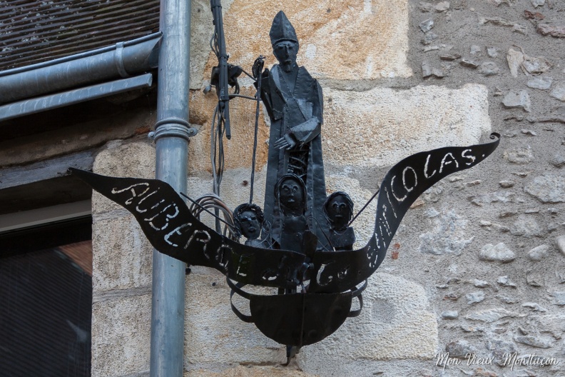 Rue Saint-Nicolas : l'auberge n'existe plus depuis longtemps mais l'enseigne a été conservée 0107_saint-nicolas_rue_enseigne.jpg
