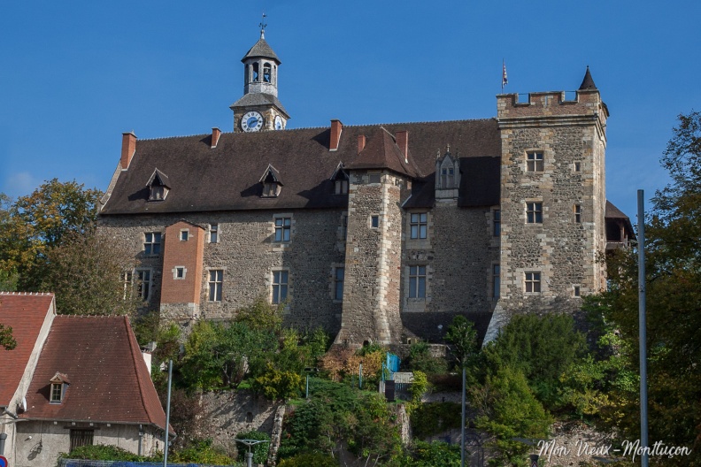 Château des ducs de Bourbon vu de la place Piquand 0116_vieux-chateau_global_vue-piquand.jpg
