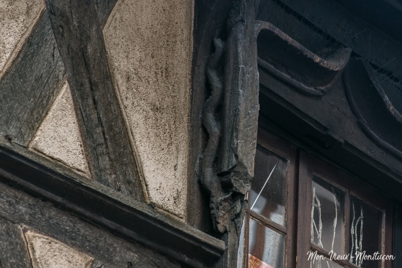 1 rue des Cinq Piliers : le Serpent de la tentation 0117_cinq-piliers_rue-1_serpent_zoom.jpg