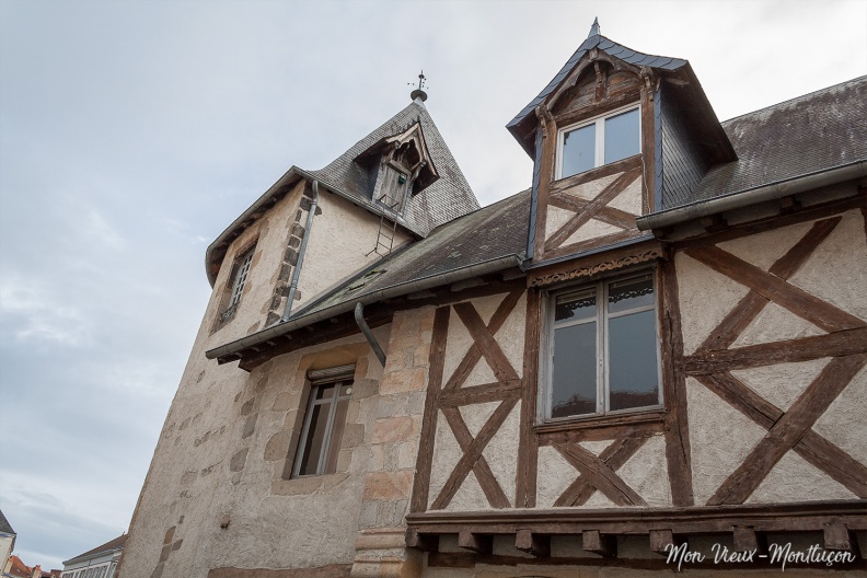 0133_porte-forges_rue-1_facade-tour.jpg