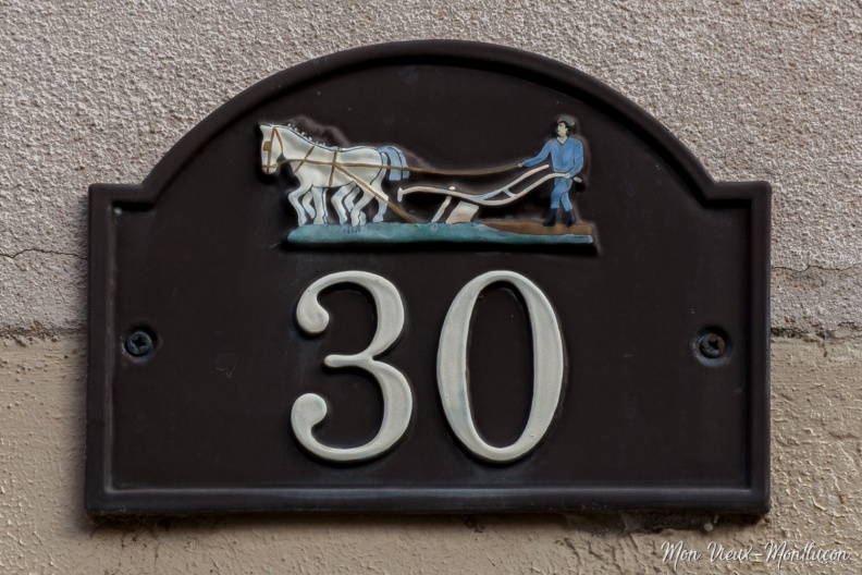 0135_serruriers_rue-30_plaque-rue.jpg