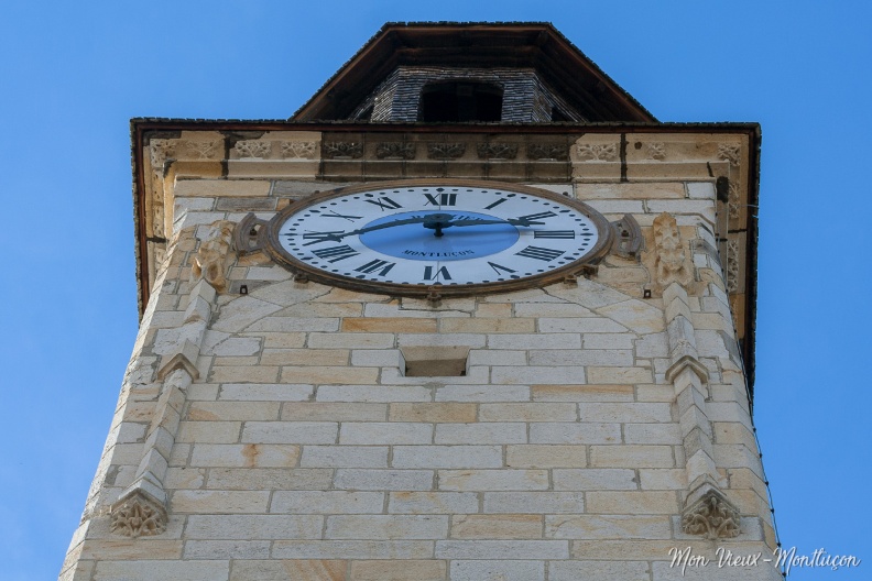 Château des ducs de Bourbon : Tour de l'Horloge 0136_vieux-chateau_tour-horloge_pied.jpg
