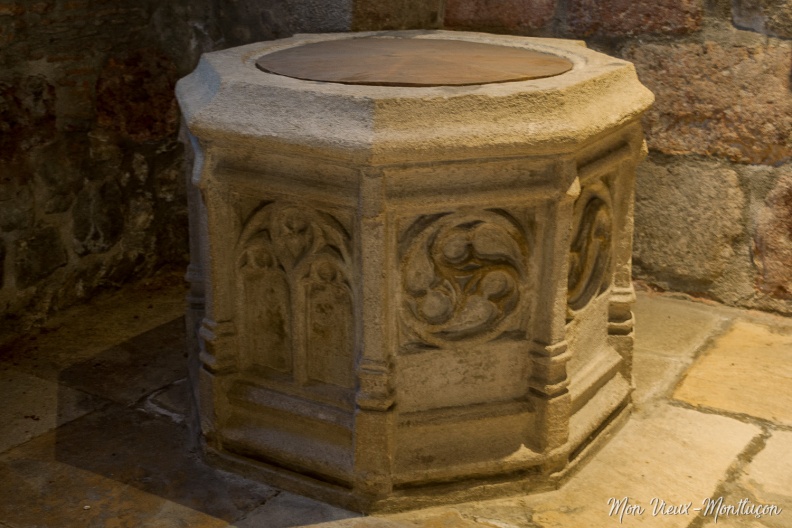 0167_saint-pierre_eglise_fonts-baptismaux.jpg