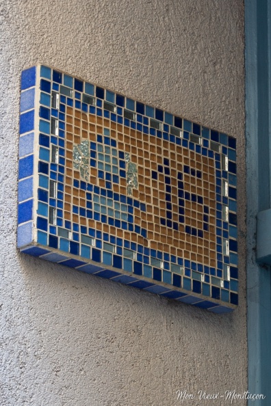 16 rue de la Fontaine : on ne peut pas faire plus clair ! 0172_fontaine_rue-16_plaque.jpg