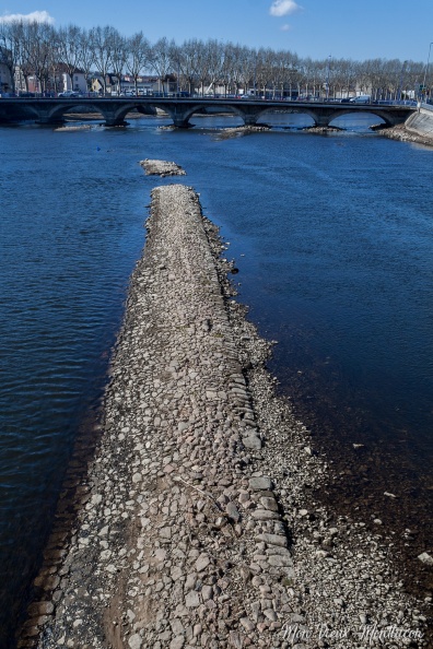 Voie romaine visible du pont Saint-Jacques pendant les travaux des bords du Cher. 0173_voie-romaine_3.jpg
