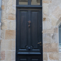 Porte et butoir