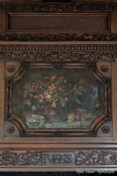 67 ter boulevard de Courtais, cheminée de l'office de tourisme : peinture 0196_courtais_boulevard-67ter_cheminee_peinture.jpg