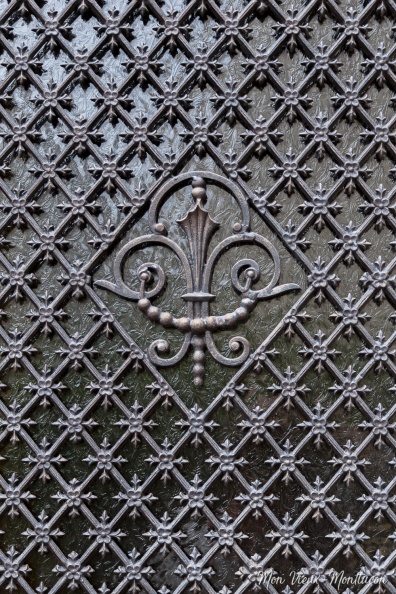 9 rue Notre-Dame : porte qui n'attire pas l'attention au premier abord mais qui offre une très belle ferronnerie 0205_notre-dame_rue-9_ferronnerie.jpg