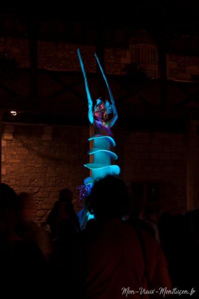La compagnie eliXir durant son spectacle déambulatoire Tornade elixir_03.jpg