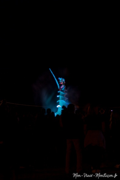 La compagnie eliXir durant son spectacle déambulatoire Tornade elixir_02.jpg