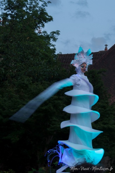 La compagnie eliXir durant son spectacle déambulatoire Tornade elixir_01.jpg