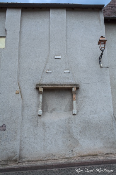 8 rue de la Porte Fouquet, maison Rocque des Modières : vestiges d'une cheminée en pierre de taille 0226_porte-fouquet_rue-8_cheminee.jpg