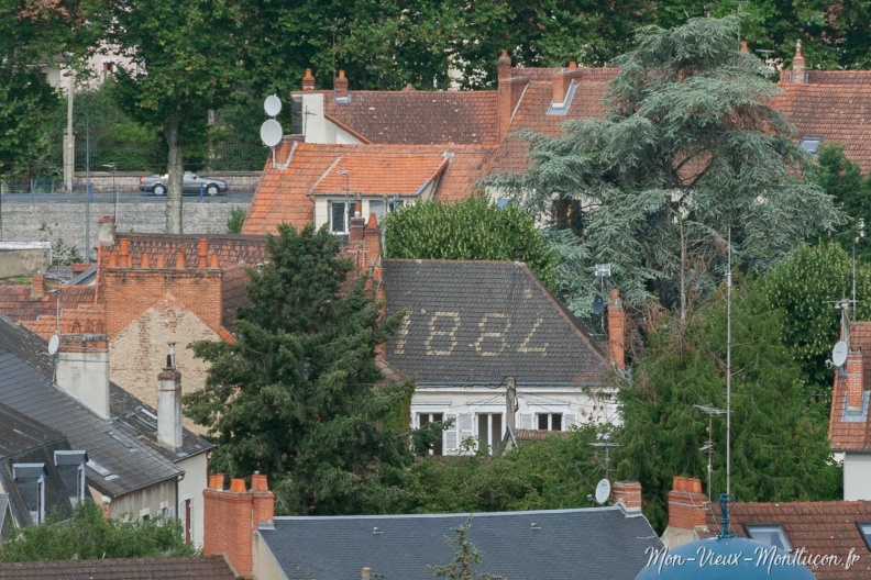 8 rue Marcel Sembat : toiture vue du donjon du château des ducs de Bourbon 0232_marcel-sembat_rue-8_toit-1884.jpg