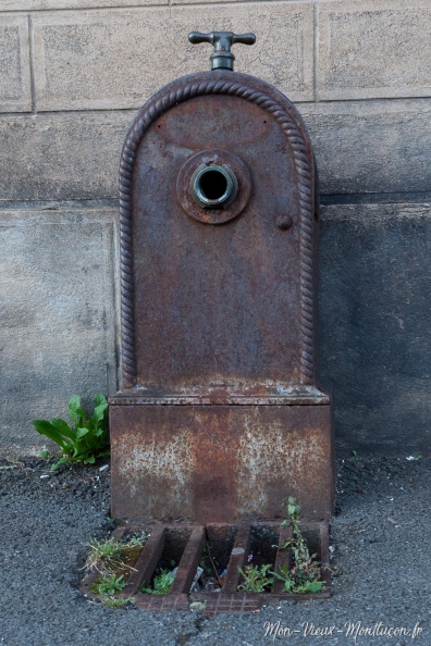 29 rue Saint-Jean : sans armoirie de la ville ni date et avec quelques pièces en moins 0234_fontaines_saint-jean_rue.jpg