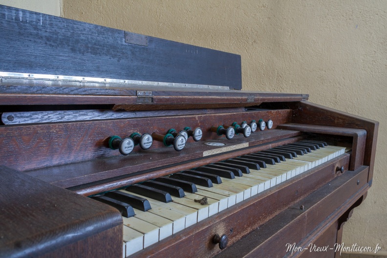 La Charité : orgue présent dans la chapelle _MG_6508.jpg