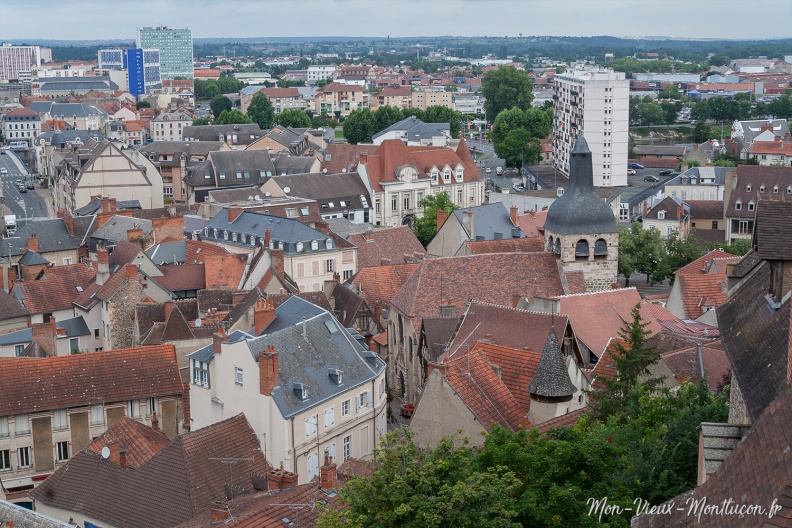 Le quartier Saint-Pierre et bien au-delà vus du donjon 0252_saint-pierre_place_quartier-01.jpg