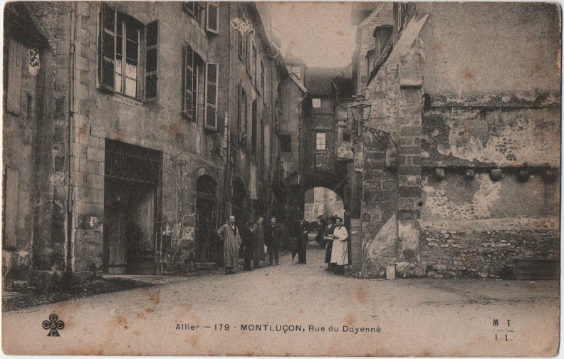 Rue et passage du Doyenné aux environs de 1920 0260_cpa_doyenne_rue-et-passage.jpg