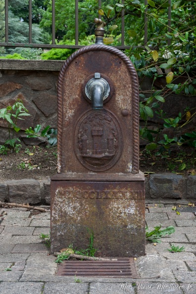 Rue Porte Fouquet : complète, avec les armoiries de la ville et datée de 1893 0268_fontaines_porte-fouquet_rue.jpg