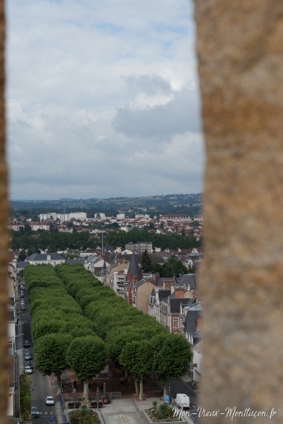 Avenue Marx Dormoy vue du donjon du Vieux-Château.
Photo prise le 26 juillet durant les préparatifs de la cérémonie du 80e anniversaire de sa mort. 0276_marx-dormoy_donjon.jpg