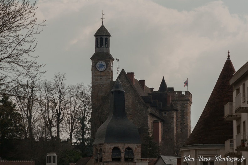 Château des ducs de Bourbon et clocher de l'église Saint-Pierre vus de la rue Lucien Menut 0279_vieux-chateau_st-pierre.jpg