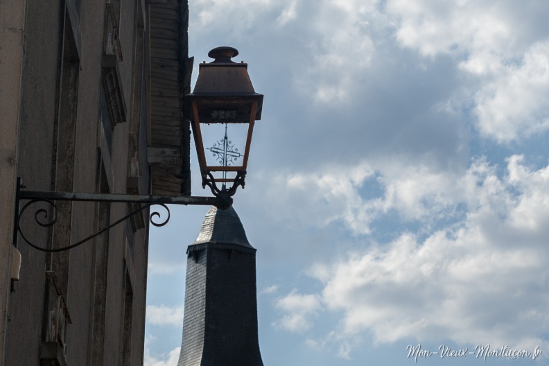 Clocher de l'église Saint-Pierre : et la lumière sera... 0283_saint-pierre_eglise_lampadaire.jpg