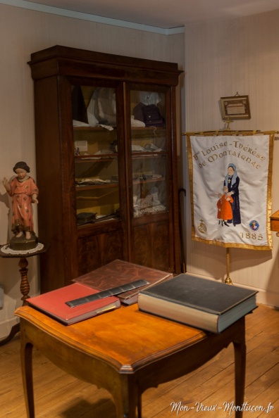 Institut des Oblates du Cœur de Jésus : musée interne, objets personnels de Louise Thérèse de Montaignac 0289_louise-therese-de-montaignac_place-8_objets.jpg