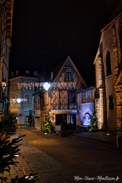 Place Saint-Pierre et la fontaine aux Lions 0303_illu-noel_lions.jpg