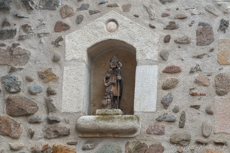 11 rue Sainte-Anne : petite statue en bois de saint Nicolas 0305_sainte-anne_rue-11_saint-nicolas.jpg
