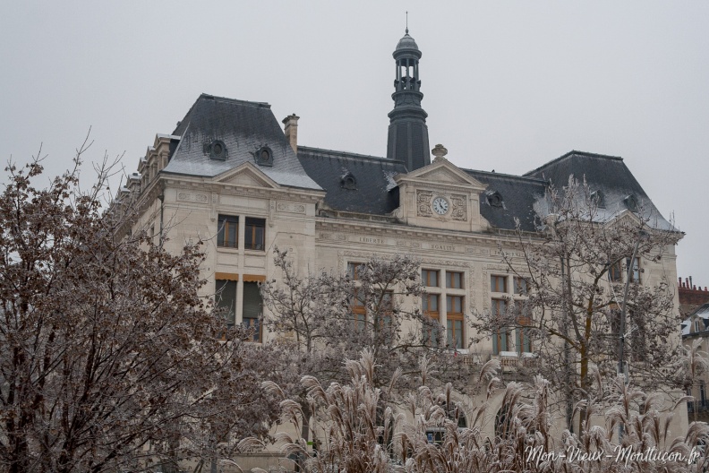 L'hôtel de ville sous la neige et le givre 0309_mairie_vue-globale_neige.jpg
