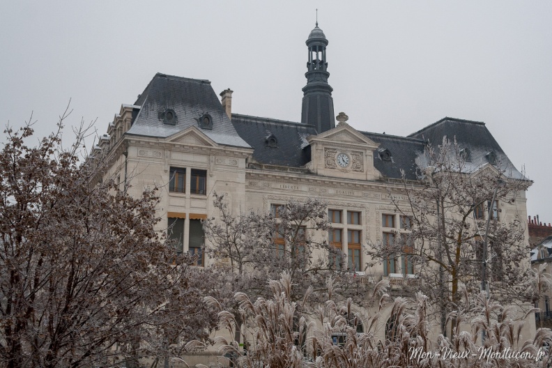 0309_mairie_vue-globale_neige.jpg