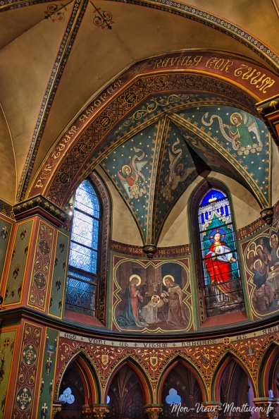 Chœur de la chapelle des Oblates du Cœur de Jésus : la fresque de la Nativité et le vitrail du Sacré-Cœur 0316_chapelle-sacre-coeur_choeur-01.jpg