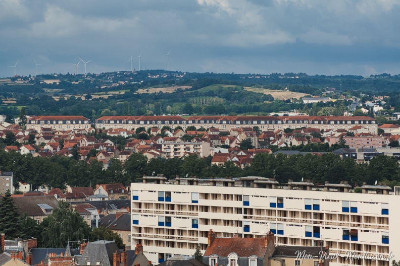 La caserne Richemont (école de gendarmerie) vue du donjon du Vieux Château 0323_richemont_donjon.jpg