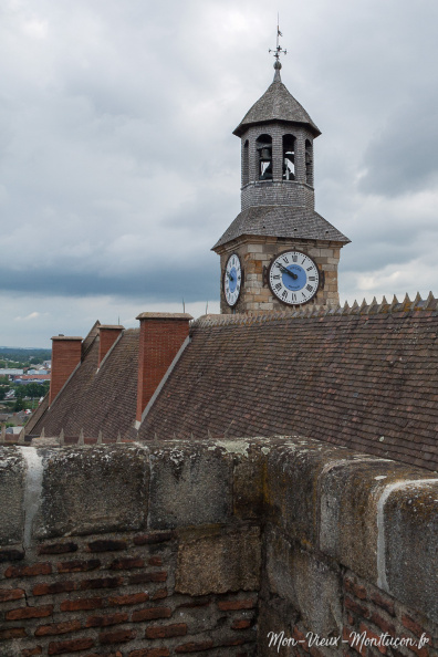 Château des ducs de Bourbon : la Tour de l'Horloge et son clocheton vus du donjon 0353_vieux-chateau_tour-horloge-donjon-2.jpg