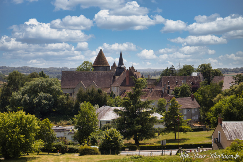 Culan : le château et l'église vus du viaduc culan_bourg.jpg