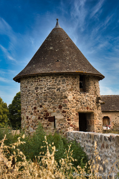 Donjon du prieuré de Reugny : une des douves reugny_03.jpg