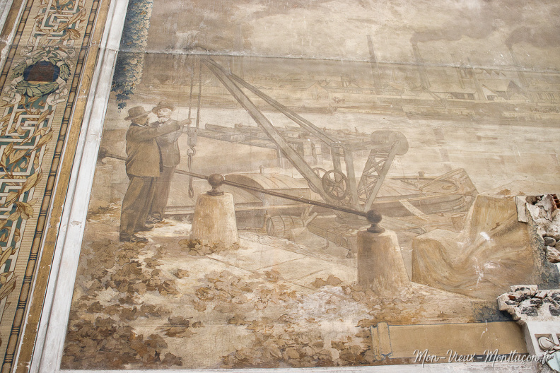 Travaux à l'hôtel de ville : les personnages de la fresque murale, Gilbert Talbourdeau (l'architecte) et Paul Constans (le maire de l'époque) 0357_mairie_travaux-11.jpg