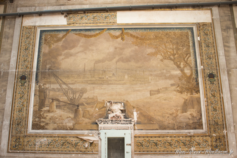 Travaux à l'hôtel de ville : la fresque murale (60m2) représentant le canal et les usines 0357_mairie_travaux-10.jpg