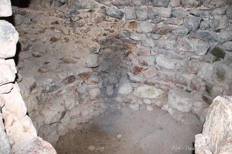 Donjon du château de l'Ours : l'intérieur IMG_0990.jpg