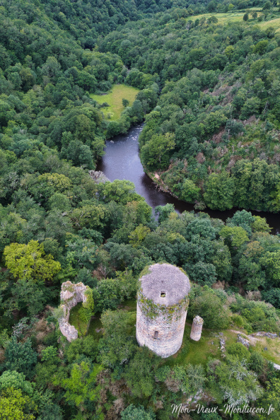 Le Château de l'Ours, commune de Sainte-Thérence DJI_20240612214205_0041_D.jpg