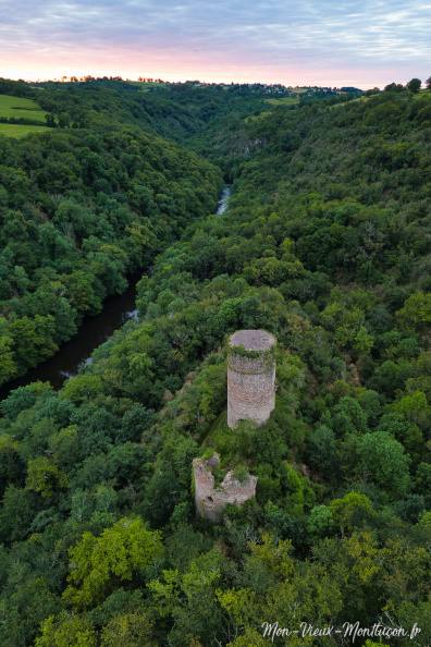 Le Château de l'Ours, commune de Sainte-Thérence DJI_20240612214032_0040_D.jpg
